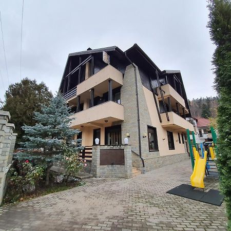 Pensiunea Public House Buşteni Eksteriør bilde