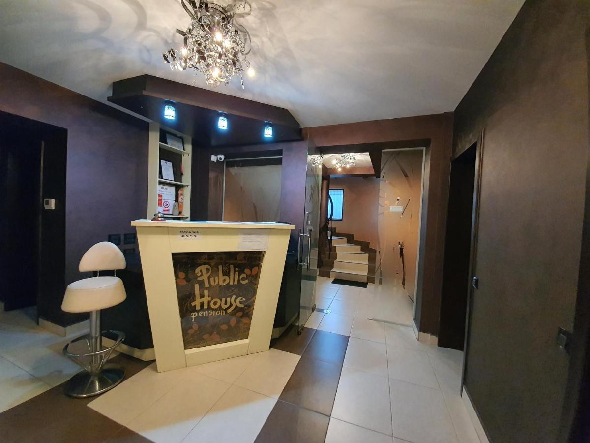 Pensiunea Public House Buşteni Eksteriør bilde