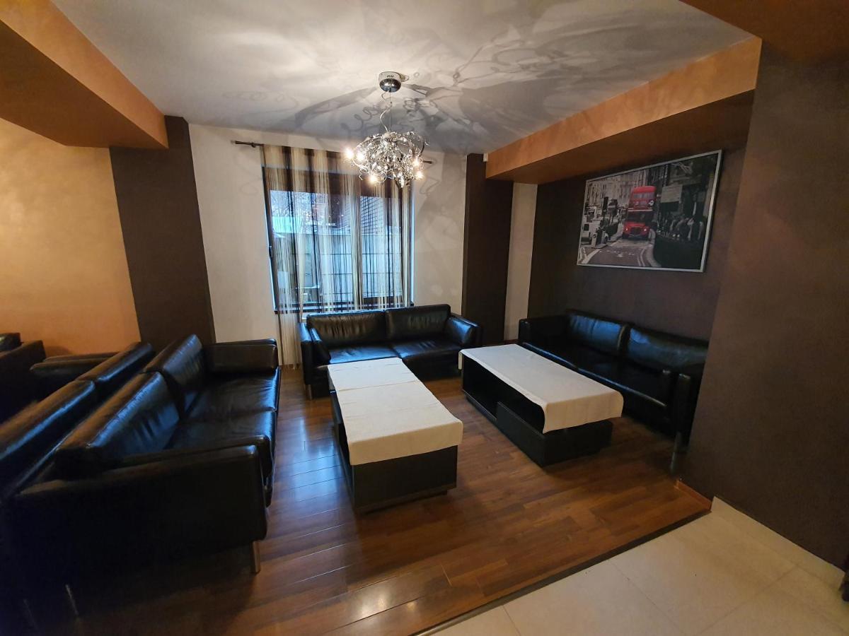 Pensiunea Public House Buşteni Eksteriør bilde