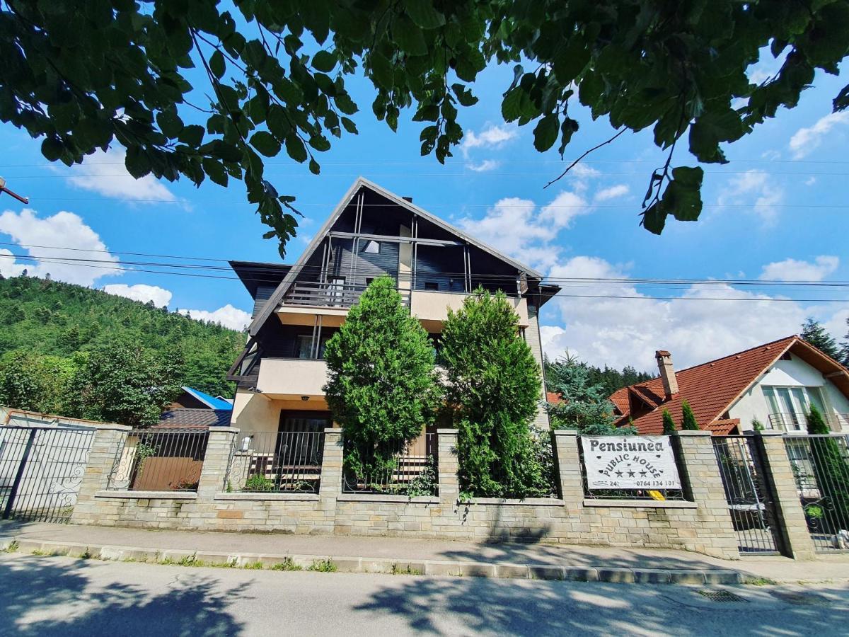 Pensiunea Public House Buşteni Eksteriør bilde