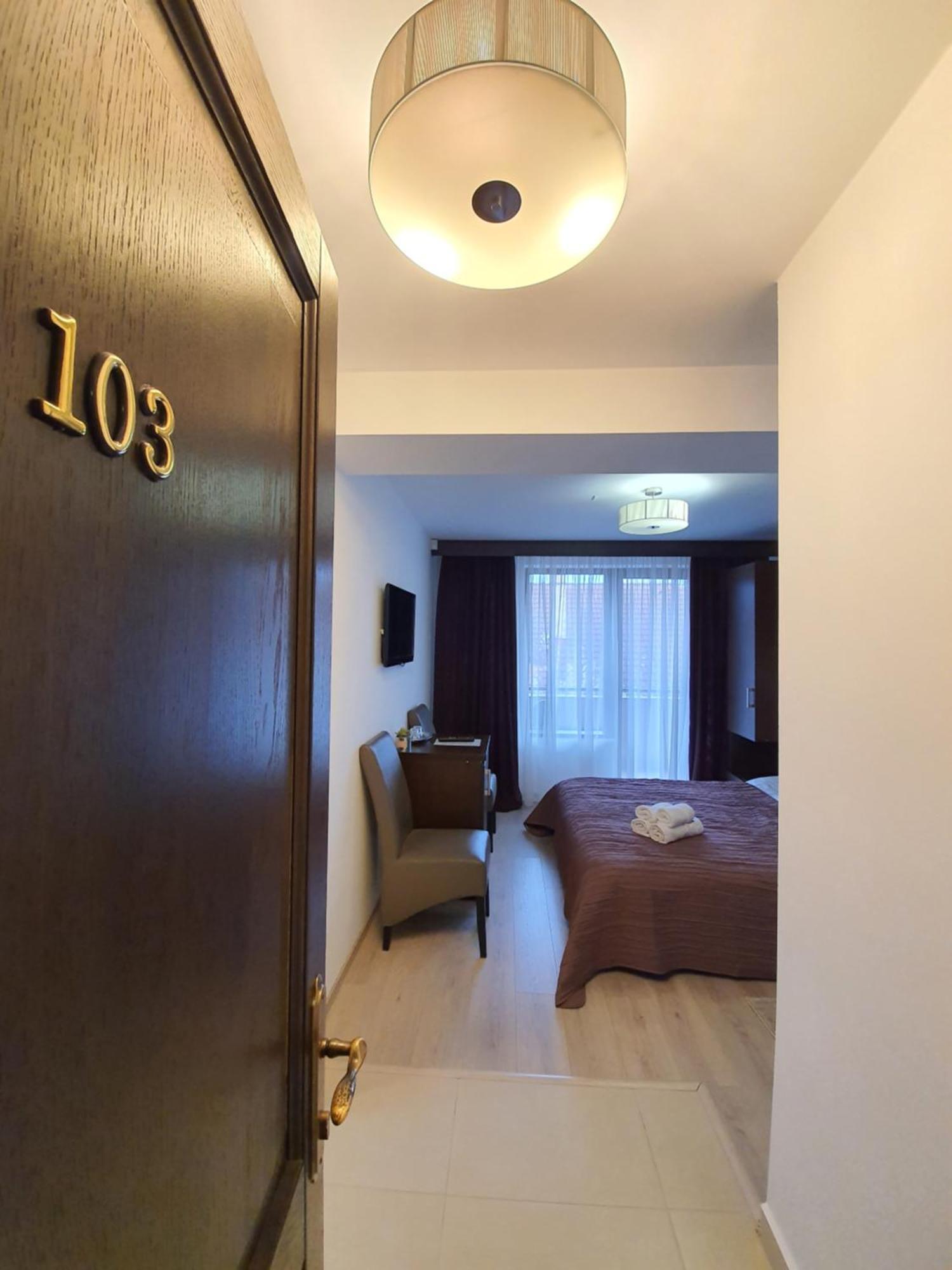 Pensiunea Public House Buşteni Rom bilde