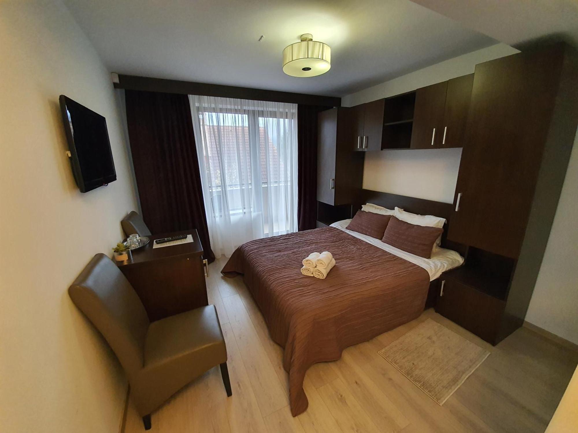 Pensiunea Public House Buşteni Rom bilde