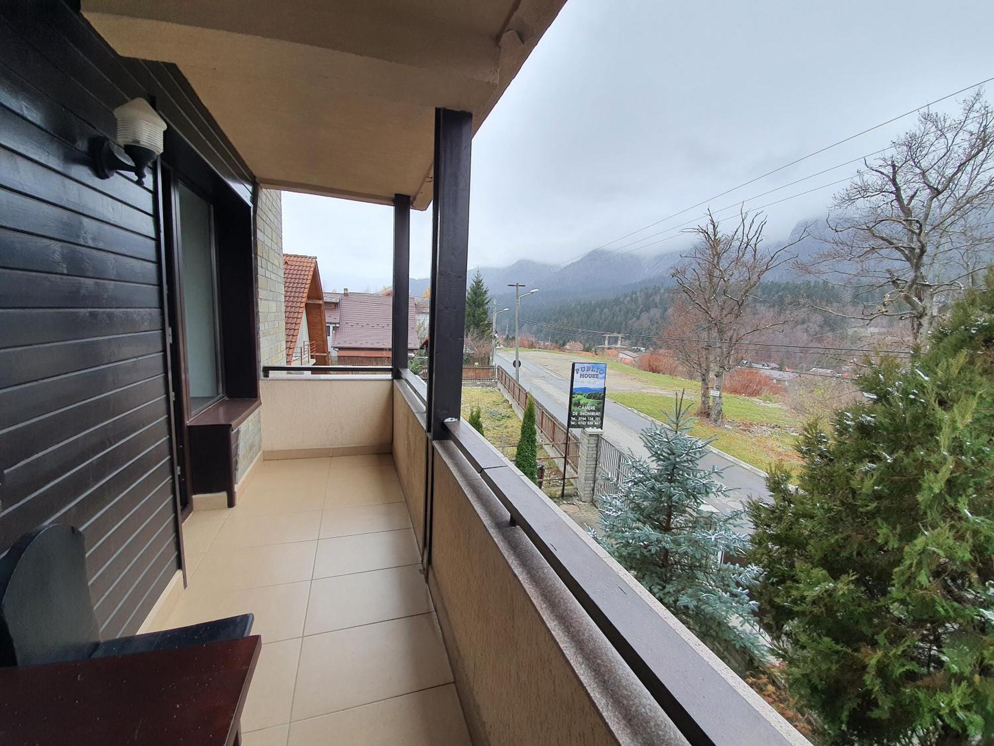 Pensiunea Public House Buşteni Rom bilde