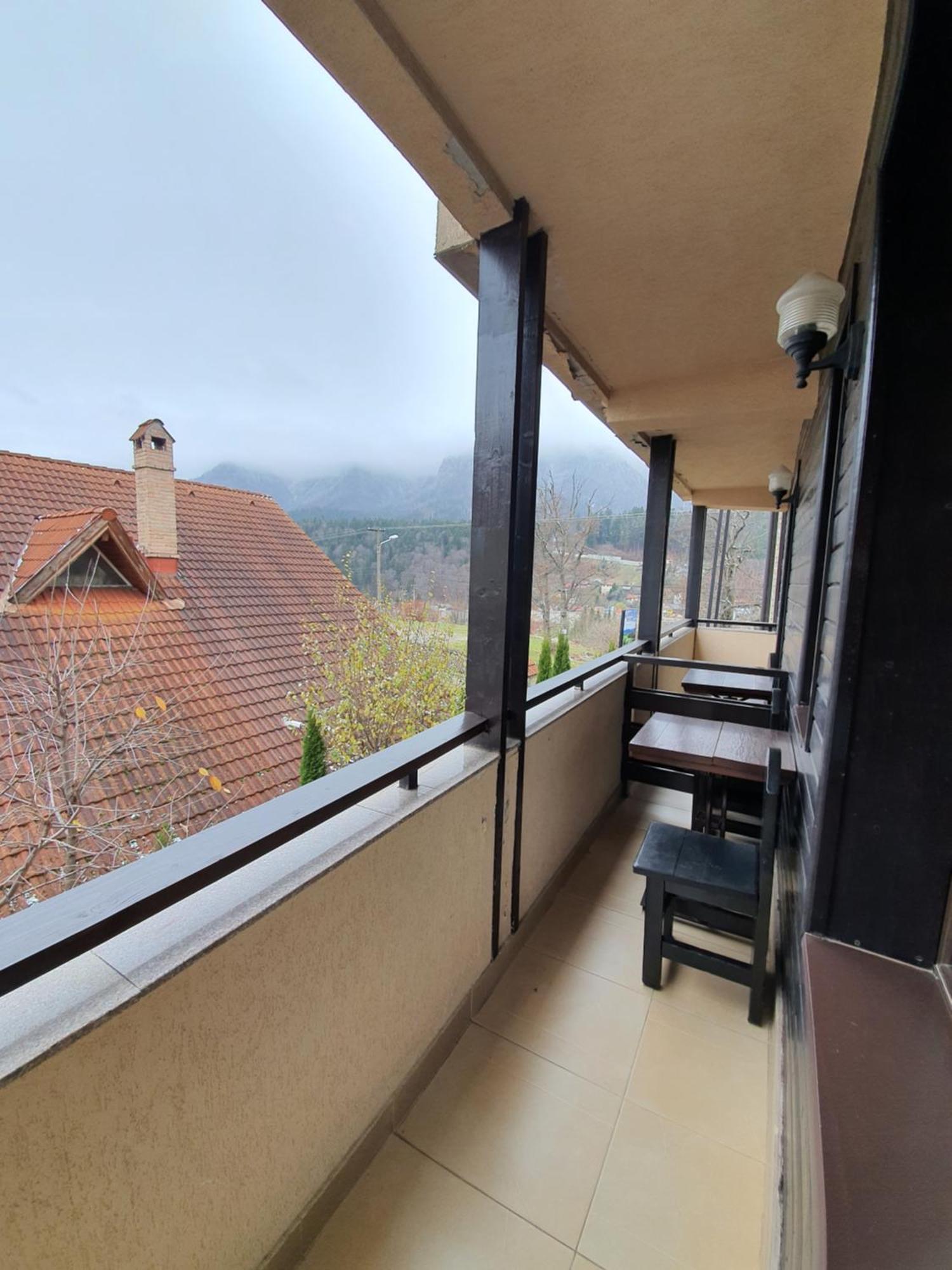 Pensiunea Public House Buşteni Rom bilde