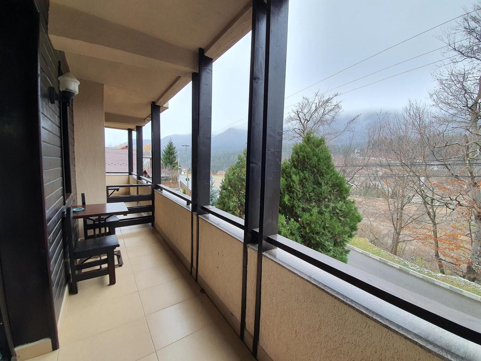 Pensiunea Public House Buşteni Rom bilde